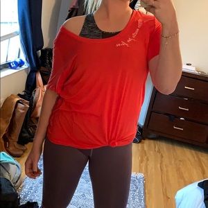 Worn once “Mas siestas por favor” top